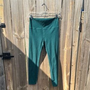 Vuori Crop leggings size medium
